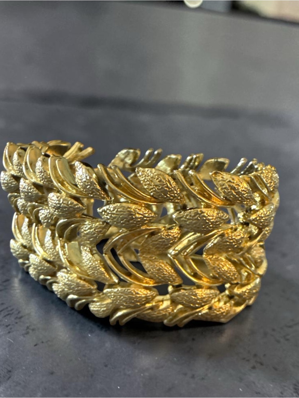 Vintage Coro Gold Tone Wide Leaf Link Bracelet Textured Statement Signed 7"